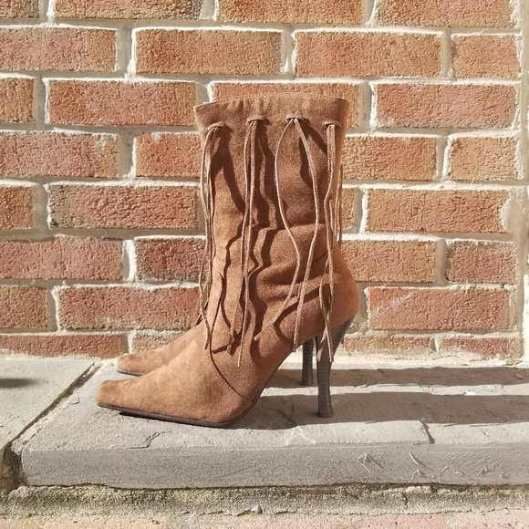 Size 8.5 Fringe Tassel Boots by Bamboo - Picture 8 of 13